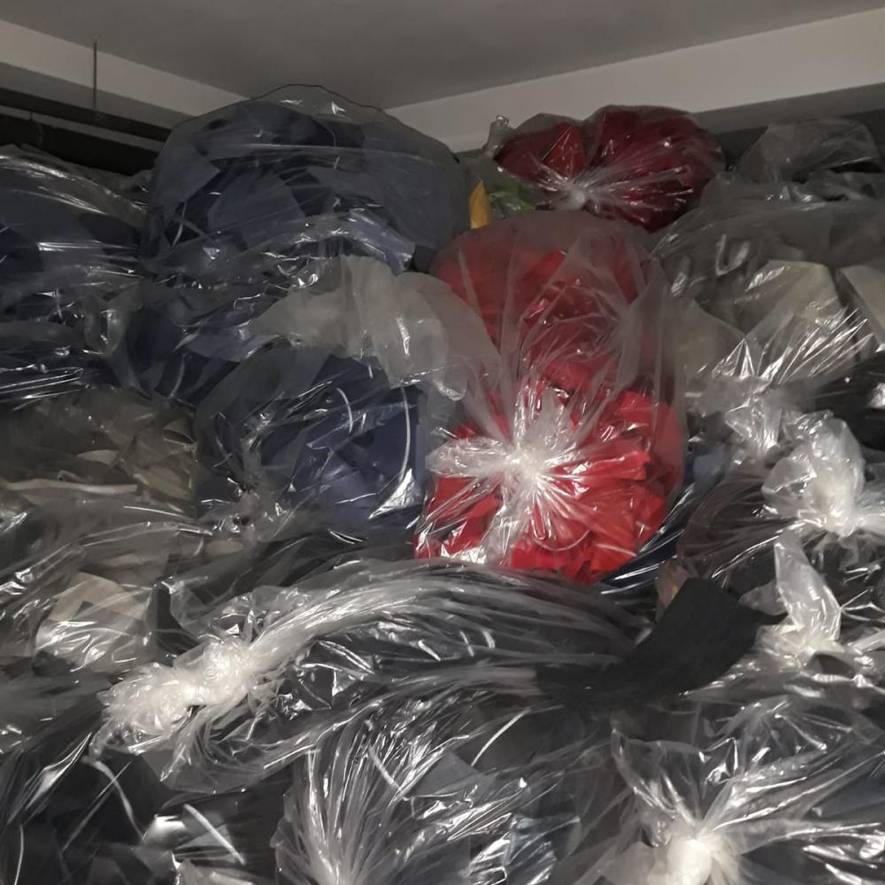 Retalho de peles, couro.